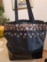 Продавам черна  дамска чанта с кафяви цветенца , снимка 1 - Чанти - 34964675