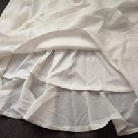AX PARIS нова дамска рокля с волани в бял цвят р-р M/L (EU 40 - UK 12), снимка 7 - Рокли - 44599319