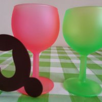 Комплект за двама : 2 неонови чаши за напитка + форма сърце за декорация на напитки, снимка 1 - Чаши - 31891766