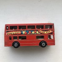 Метална количка автобус Matchbox The Londoner в мащаб 1:121, снимка 6 - Колекции - 39835784