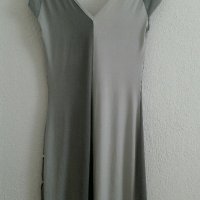 Красива сива рокля с ефектен принт и гръцко деколте, снимка 8 - Рокли - 30073157