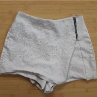 Кожена пола-панталон, снимка 1 - Къси панталони и бермуди - 37193865