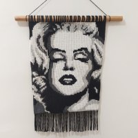 Ръчно изработено макраме пано с портрет на Мерилин Монро, снимка 2 - Декорация за дома - 42872415