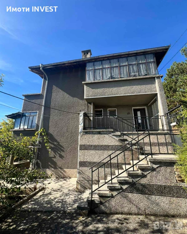 Триетажна къща с двор, гаражи и възможност за разделяне – гр. Попово, снимка 1