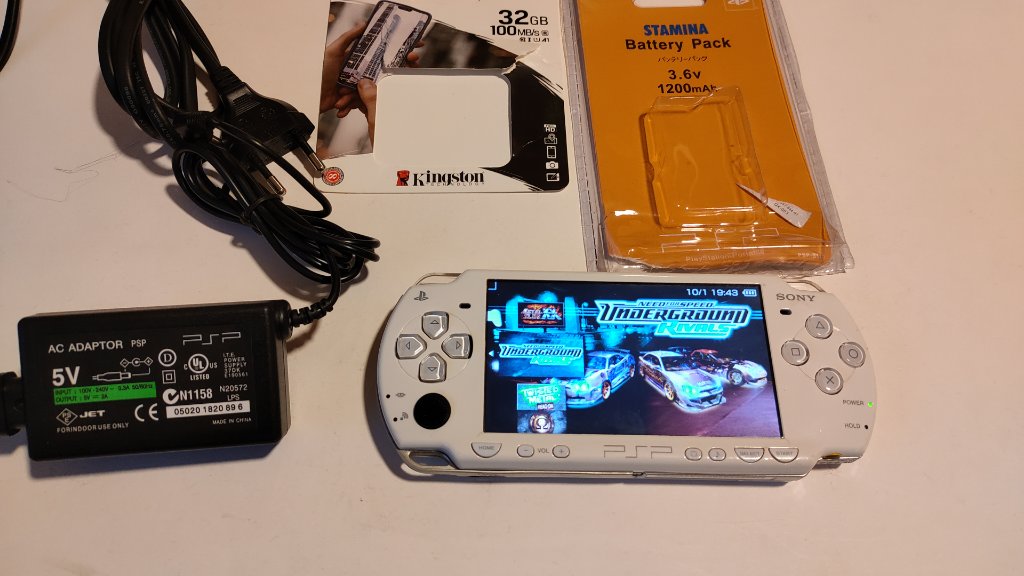 Хакната ПСП PSP Конзола PSP Модел 2004, 32 гб мемори карта и 100 игри,  отключена. Чисто нова батерия в PlayStation конзоли в гр. Пловдив -  ID39908087 — Bazar.bg