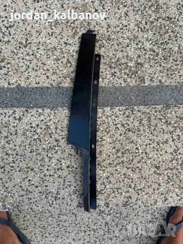 Вертикална външна лайсна на предна дясна врата на Range Rover Evoque само за 100лв. BJ32-20554