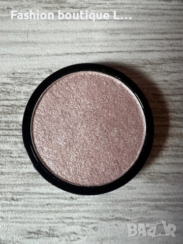 Нов блестящ хайлатър в розов цвят със сребристи частици ❤️