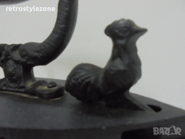 № 8559 Стара ютия на жар с декоративен елемент, снимка 6 - Антикварни и старинни предмети - 54072494