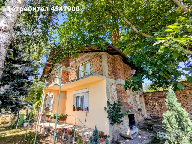 Двуетажна къща за продажба в с. Боздуганово, обл. Стара Загора, снимка 1