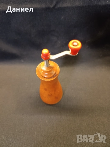 Соц мелничка, снимка 2 - Антикварни и старинни предмети - 52774977