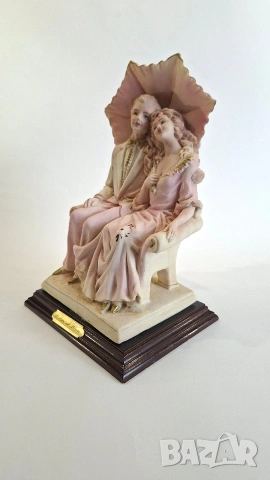 Фигура на влюбена двойка под чадър - L'Arte nel Mondo, Италия
, снимка 5 - Статуетки - 53965445
