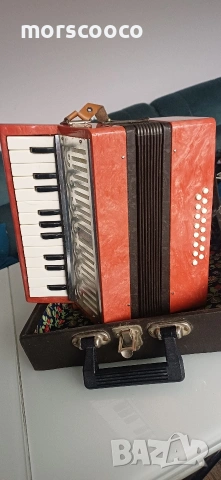 Рядък Руски детски акордеон -,,Крьiжачок "- 16 баса 