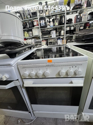 Печка с керамични котлони Electrolux , снимка 3 - Печки, фурни - 54359922