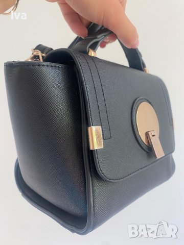 Дамска черна чанта със златисти кантове, снимка 2 - Чанти - 37529334