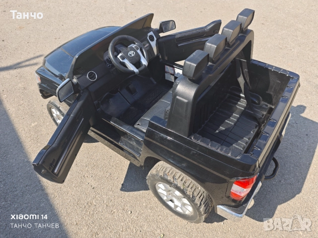 Голям двуместен акумулаторен джип TOYOTA Tundra 12V - 2x9Ah с дистанц., снимка 4 - Други - 51749460
