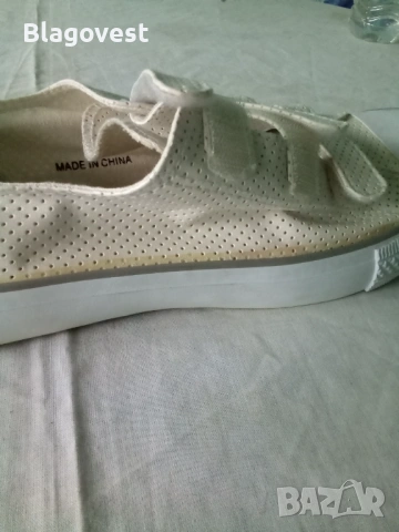 Нови кецове, но леко дефектни, снимка 5 - Кецове - 54086349