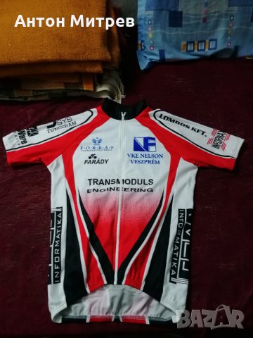 Продавам запазена Вело-Тениска, размер М с цял цип