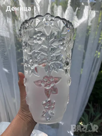 Ваза от Walther Glas от серията Carmen Satin с красив релефен  дизайн от матово и прозрачно стъкло, снимка 10 - Вази - 56218918