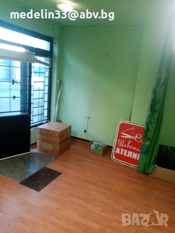 Магазин, офис, ателие 18 м2, плюс склад 10 м2, партер, срещу Кооп.пазар.ул. Шипка 12, снимка 5 - Магазини - 54111297