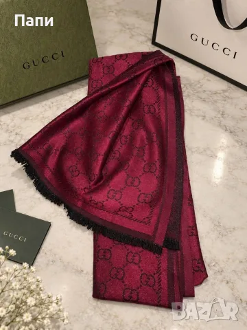 Сатенен шал Gucci в червено 