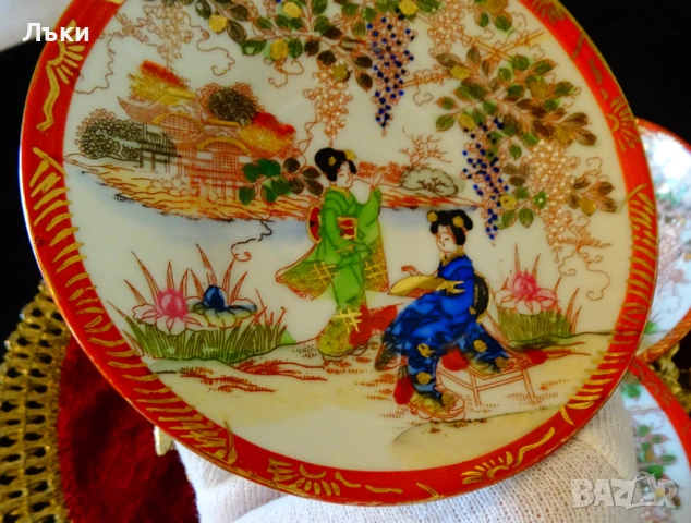 Японски порцеланови чинии,гейши,злато. , снимка 4 - Антикварни и старинни предмети - 52806643
