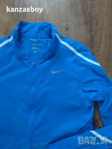 Nike Impossibly Light Jacket Womens - страхотна дамска ветровка КАТО НОВА С, снимка 3 - Спортни екипи - 47272767