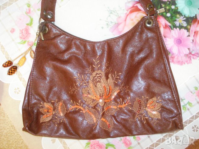 Ефектна дамска чанта, снимка 3 - Чанти - 32068055