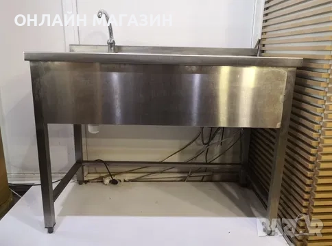 Професионална иноксова дълбока мивка с батерия, борд и десен плод.