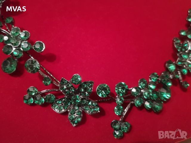 Нова шнола за коса цветя със зелени камъчета огъваща се , снимка 2 - Аксесоари за коса - 42381363