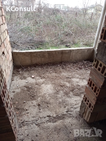 Продава се жилищна сграда с гараж в с. Габарево, община Павел баня, снимка 14 - Къщи - 52968240