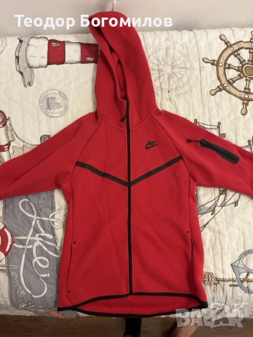 Червена горница на Nike 