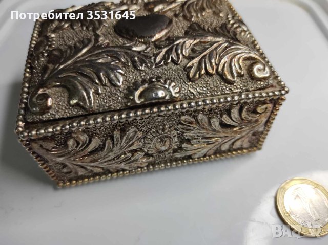 Средно голяма кутийка за бижута, снимка 3 - Подаръци за жени - 42763280