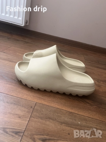 продавам YEZZY SLIDE 