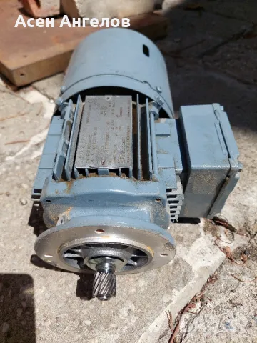 Електромотор 220Vс редуктор, снимка 6 - Електродвигатели - 47640803