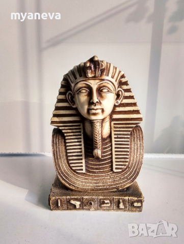 Тутанкамон , статуетка на египетският фараон. 