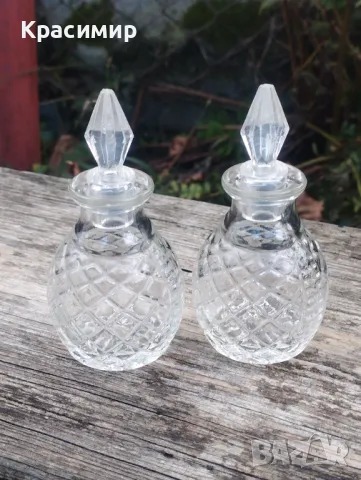 Две малки стъклени шишенца за парфюм или подправки 15 лв. за бр. / двете за 22 лв.