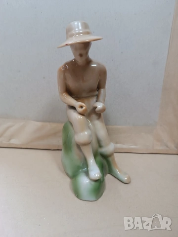 порцеланова фигура рибарче изида, снимка 2 - Антикварни и старинни предмети - 53995429