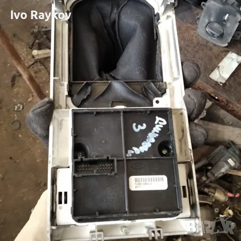 Централна конзола ,панел и лост за LAND ROVER LR3 , yud501230wux, снимка 3 - Части - 47817436