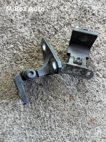 Панта врата предна дясна Фолксваген Голф 5 VW Golf, снимка 2 - Части - 50364786