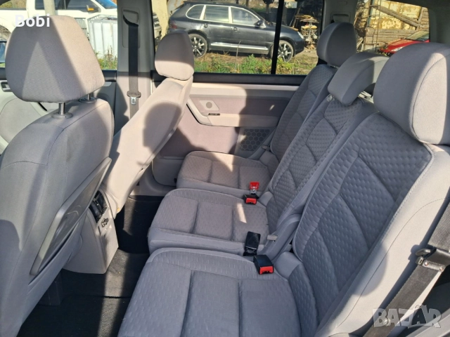 VW Touran 2.0TDI Automatic, снимка 9 - Автомобили и джипове - 49999025