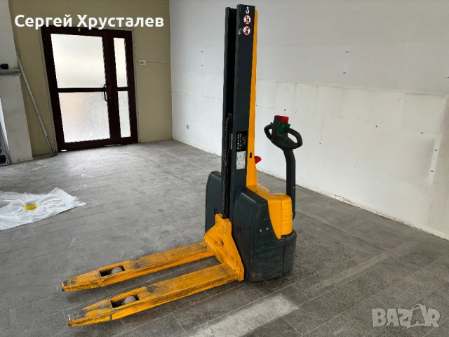 Високоповдигач Jungheinrich emc110