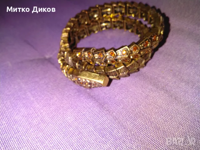 Гривна змия с камъчета