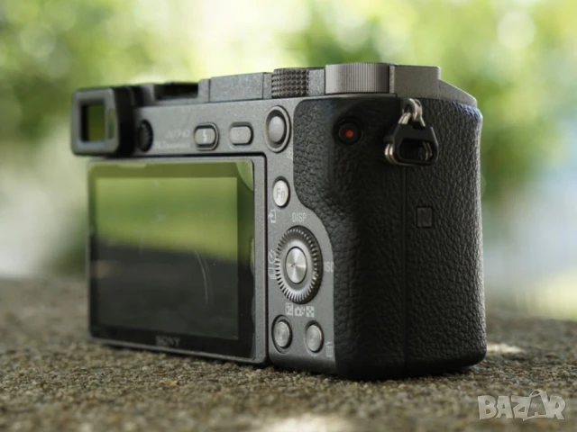 Sony A6000 (Silver Black Edition), снимка 6 - Фотоапарати - 50509561