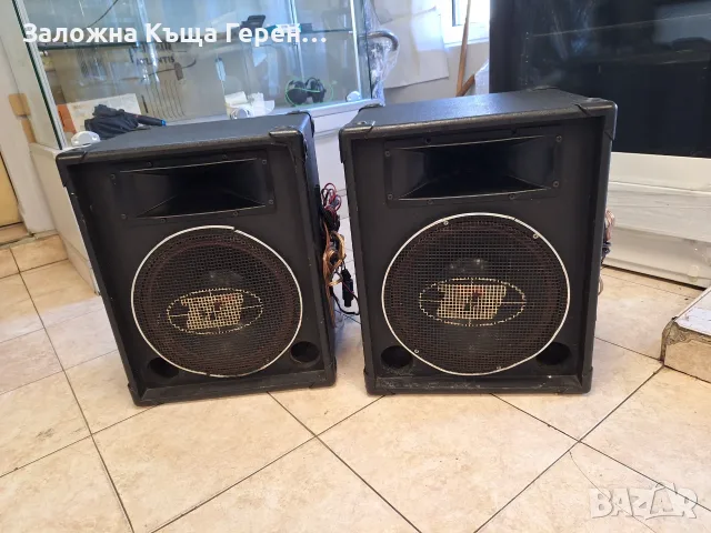 Два броя колони Dinacord