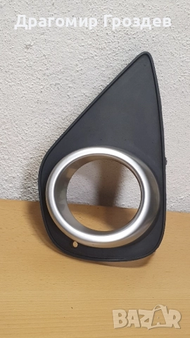 Лява решетка около фалогена за Toyota Yaris / Тойота Ярис (2014-2017), снимка 2 - Части - 52527988