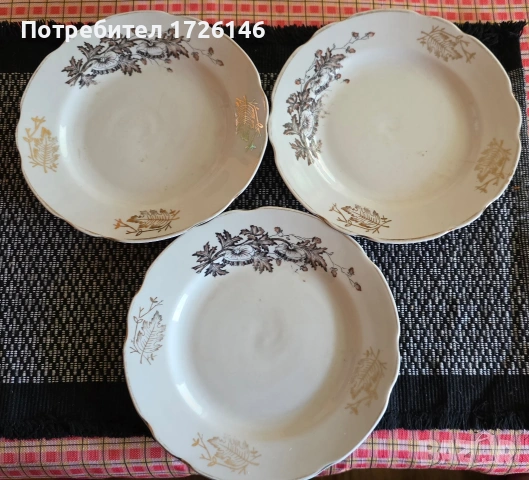Порцеланови чинии със златен кант 3 броя на Коростень, снимка 3 - Чинии - 54051944