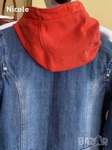 Дънково сако с памучна червена качулка, снимка 3 - Сака - 50863242