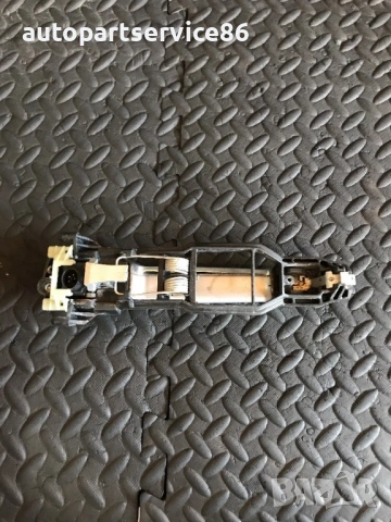 Външна дръжка предна лява сребриста за Mercedes E Class W210 (2001) , снимка 3 - Части - 53996835