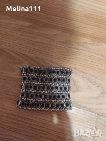 Продава уникат гривна много модерна, снимка 2 - Гривни - 35022641
