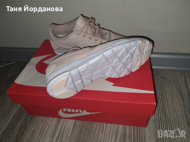 Нови маратонки NIKE, снимка 2 - Маратонки - 40123372